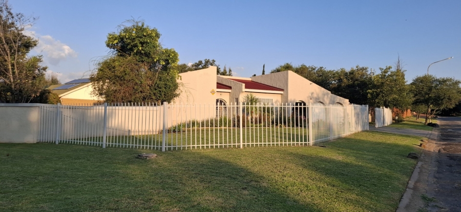 5 Bedroom Property for Sale in Suidrand Free State